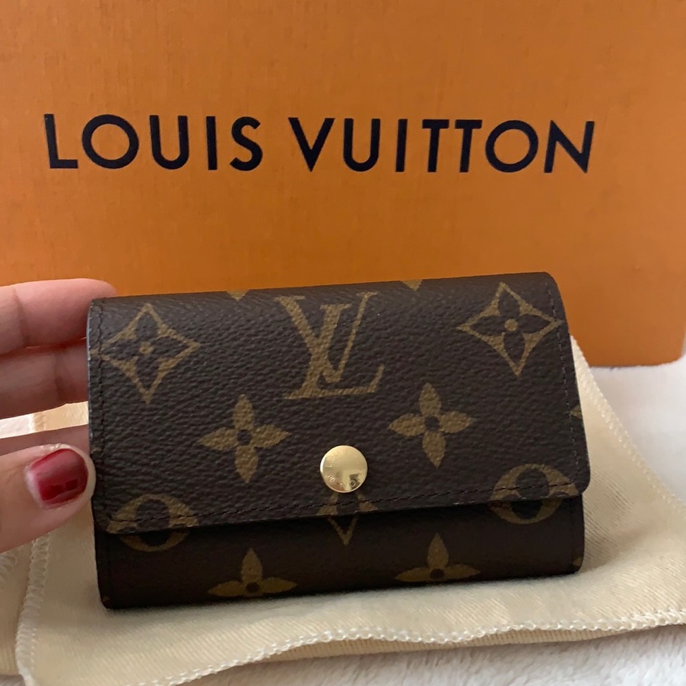 Authentic 2020 LV 6 key ring holder like new